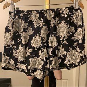 Adorable floral print shorts